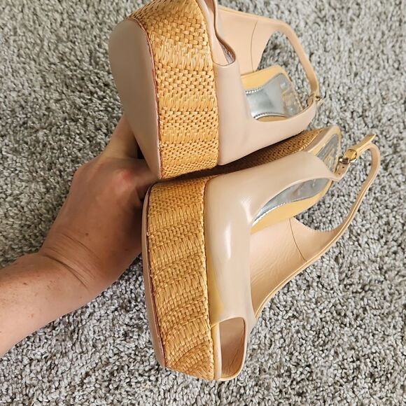 Gucci Beige Peep-Toe Wedges 40.5 - Picture 8 of 10